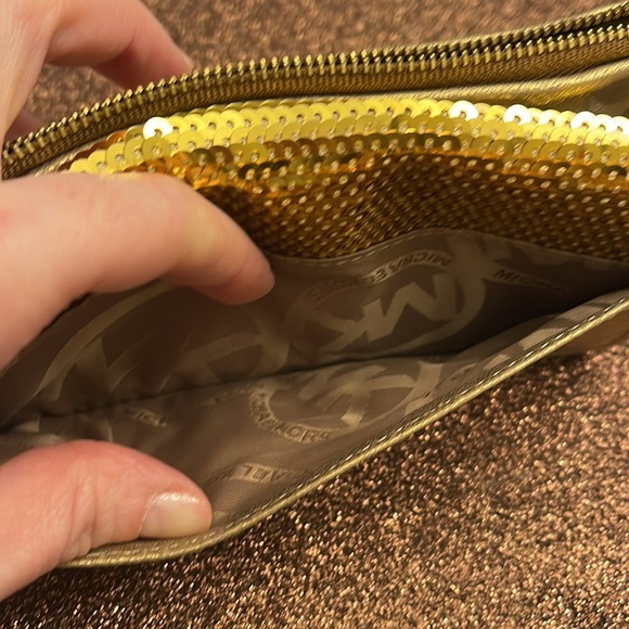 Michael Kors gold sequin shoulder bag chain wallet clutch new - Picture 12 of 14